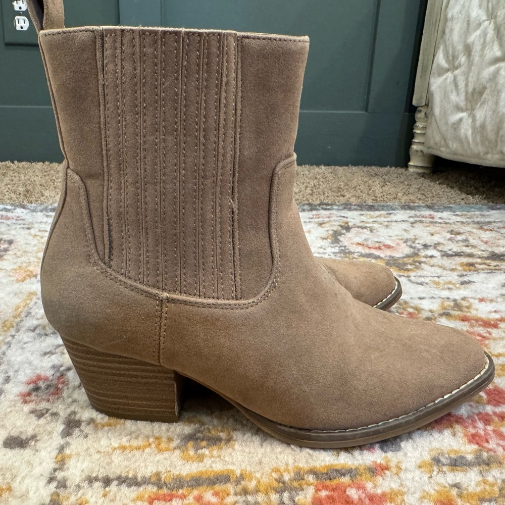 Universal Thread Brown Heeled Boots